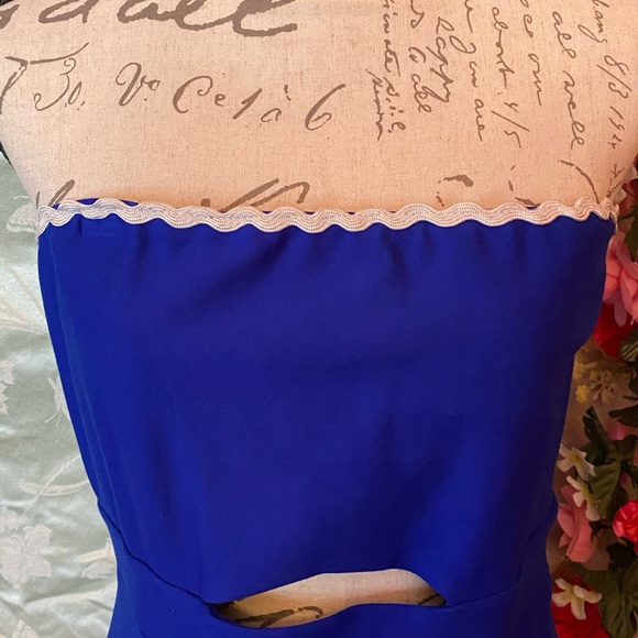 Dress - Picture 4 of 5